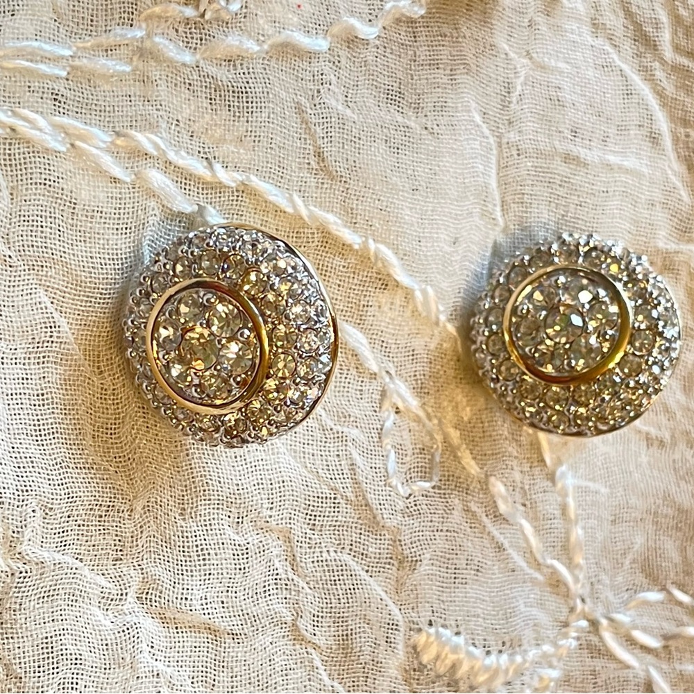 Elegant Gold-toned and Silver-toned Women's Clip Earrings Set. - Picture 7 of 8